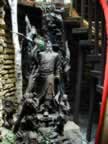 Statue.jpg (29kb)