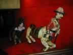 Statues1.jpg (13kb)